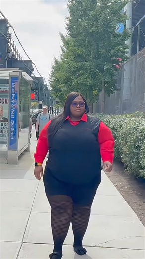 Zicklin School of Business on Instagram: "For Evelyn Inegbenebo (MBA ’27), balancing a full-time role as a New York-Presbyterian health care professional, growing her self-love and empowerment beauty brand @devotedgem, and gaining a competitive edge to thrive in the ever-evolving business world all came together when she found the @zicklinschoolofbusiness Online MBA program. 🏆 A two-time @cunyedu alumna, Inegbenebo’s passions for entrepreneurship and empowering others have guided her throughout