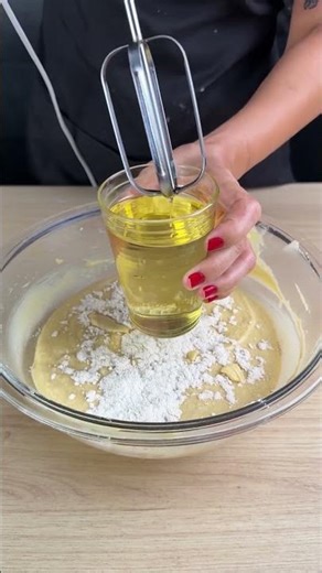 Oil trick in the mixer for fluffier and more homogeneous dough.