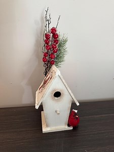 Wooden Winter Birdhouse With Cardinals and Wintery Greenery - Etsy Canada