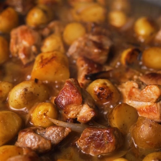 Treat the family to something they'll all enjoy – a quick-assee fricassee! This Pork & Pea number is easy to cook, full of tasty veggies and iron-rich Specially Selected Pork, and requires very little washing up. A true one-pan wonder 🙌 https://fal.cn/3pii2 | Make it Scotch