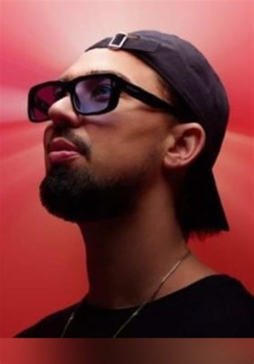 Congrats @Sonny Fodera @D.O.D @poppy.pbaskcomb ⭐️ “Think About Us” - is playing out U.K-wide, inside: @Slug & Lettuce bars nationwide 🙌 #techhouse #sonnyfodera #newmusic #dancemusic #uktiktok 🔥