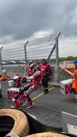 🤬 El cabreo de Pecco Bagnaia después de la caída. #motogp #peccobagnaia #frenchgp #srpole