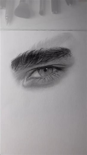 Creating a stunning hyperrealistic eye from sketch to final details—watch the magic unfold! 👁️✨