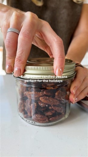 HOLIDAY CANDIED PECANS (Just 4 ingredients!) Recipe at: https://downshiftology.com/recipes/candied-pecans/ | Downshiftology
