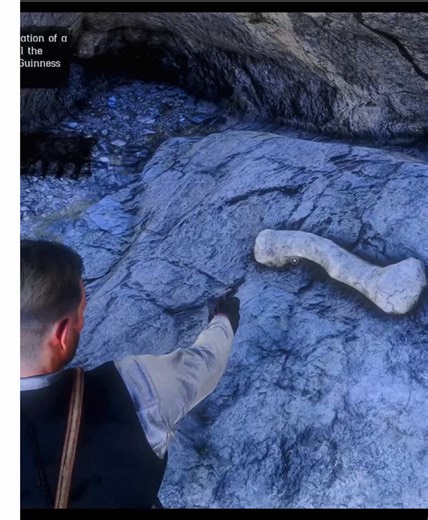 Players actually found this cave, but might never noticed this.... #reddeadredemption2 #rdr2 #gaming #fyp