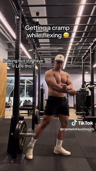 Bulking but still have V line tho After flexing and posing cramp 🤣 practice na ulit mag posing HAHAHA! #fyp #gym #gymrat #gymtok #natty #natural #healthy