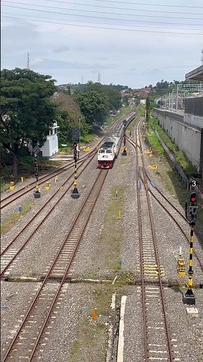 Local train #kcic #keretaapi #gibran #kai #railfan #railway #train #keretaapiindonesia #fypシ #viral