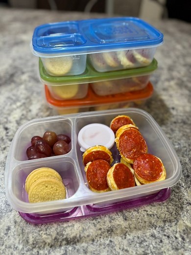 843K views · 5.5K reactions | Pizza bite lunchables for the week!   #asmr #lunchables #lunchidea #snackidea #mealprep | I Am Erin Eller | Facebook