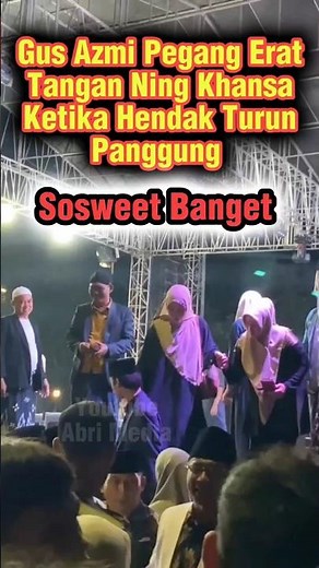 Gus Azmi Pegang Erat Tangan Ning Khansa Ketika Turun Panggung #gusazmi #azmiaskandar