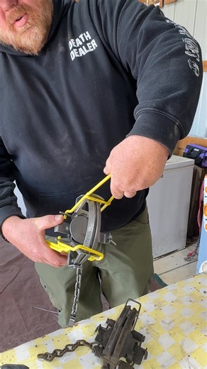 550 One Handed Setters are now available at SheTraps.com https://shetraps.com/collections/trapping-equipment/products/black-widow-one-handed-setters-jr | SheTraps