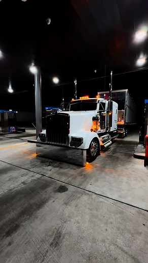 Another sweet fleenor rig! #kenworth #fleenorbros #largecar #kenworthw900 #w900l