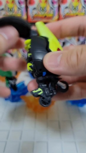 中国製仮面ライダー玩具が驚きの変形機能！