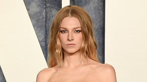 El impactante casi topless de Hunter Schafer ('Euphoria') donde se tapa solo con una pluma