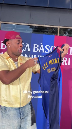 Celebrating 100 years of basketball together. A pleasure to share it with you, @Lee! 💙❤️🏀 #fcbarcelona #barça #barçaontiktok #basket