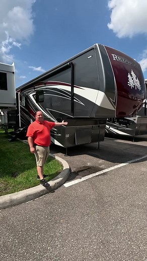 Luxury 5th Wheel RV Review: Crossroads Redwood Model 400LK