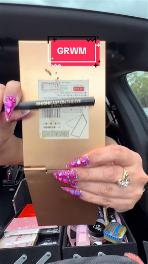 Remember the times your mum collected you from school and you had to get ready in the car for your performance that was two hours away from home 🙃 yeah, that’s boss I know how to do eyeliner in a moving vehicle 😂💁🏻‍♀️ Made a mistake if doing my eyebrows first, will not do that again ❌ #makeuponthego #singer #paradiseresortgoldcoast #livelifeALLways #lovelifeALLways