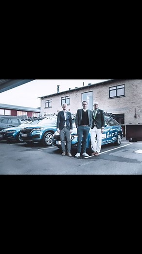 Airtox – Carl Ras CONTINENTAL CYCLING TEAM afholdte I sidste uge årets første sponsor arrangement på Restaurant SuRi Vores samarbejde med cykelholdet startede i 2023 hvor vi leverede team biler til holdet. Vi er stolte af igen i år at kunne være med på rejsen. Holdet kommer i år til at køre Skoda Kodiaq og Skoda Octavia Combi Mild Hybrid. På billede ses holdejer Henrik Egholm samt partnere Lars og Jacob Bøg fra Skoda Roskilde. brian holm @mads pedersen jan bech andersen Henrik Egholm Kenn Nygaar