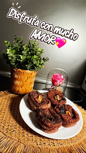 IVI ESCANDAR PRO-League on Instagram: "Mi gente aquí les dejo una BOMBA DELICIOSA 😋 🍰RÁPIDA 🧉PROTEICA 🗣️FÁCIL 💕 hecha con mucho AMOR 💕 Ingredietes: - 50/50 Fórmula X @apollonnutrition_eu - Hot Rice 🍚@apollonnutrition_eu - polvo de Cacahuete 🥜 - Sacarina - Plátano 🍌 - huevo 🥚 ( solo la clara ) - Yogur Proteico ( el que te guste a ti ) - Leche de Avena ( 70 ml un culito 🤣) ‼️🚨 ATENCIÓN LA PREPARACIÓN LA TENES EL VÍDEO MÍRATELO 😎 >>>>>>>>>>>>>>>>>>>>>>>>>>>>>> Decira como tú quieras 😋