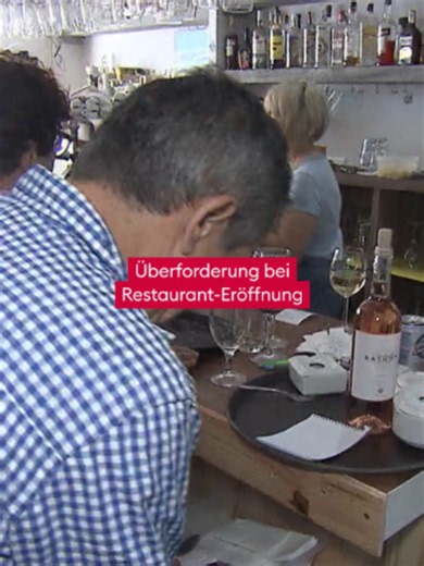 Eine Stunde aufs Essen warten? Für die Gäste der absolute Geduldstest🍴 Die Eröffnung der kleinen Tapas-Bar droht im Chaos zu versinken: Platzmangel, Chaos in der Küche und jede Menge Stress. Werden sie das Ruder noch rumreißen können? 👀 #GoodbyeDeutschland #neuanfang #auswandern GoodbyDeutschland; VOX; RTLPlus;