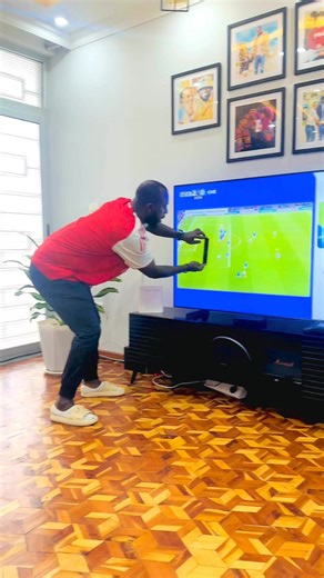 ASGE DENDASHO on Instagram: "Var review from my sweet home 📺🧐 #NewcastlevsChelsea #Asge Dendasho"