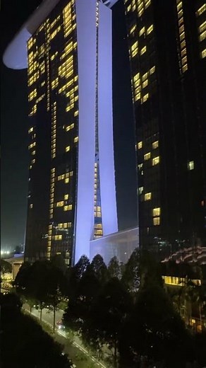 Discover the Iconic Marina Bay Sands #TravelSingapore #Architecture