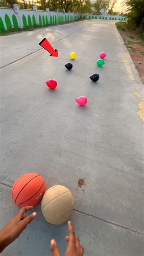 New football ⚽️ se balloons 🎈 for diye 🤩🤩#ytshorts #parkour #stunt #jumpstyle #running #pov #virl