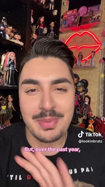 Did you know the Bratz almost weren’t the Bratz and that its company MGA Entertainment was producing Barbie products before debuting what would become the blonde fashion doll’s biggest rival? In celebration of the Bratz turning 23, let’s take a deeper look at how the #Bratz were created! 📕✨