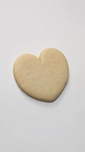 💅 🌈 How to make this cookie ⤵️ ➡️ Comment PRISM and I’ll send you a DM (direct message) with the class purchase link to learn more! Included in this online class: 🌈 Pre-recorded class recording (can take as many times and anytime is convenient) 🌈 Digital workbook (detailed instructions on recipes, links for what you need to you buy, prep work, step-by-step photo instructions for decorating each cookie and much more!) 🌈 Beginnwe skill level (although all of my classes can be taken by any ski