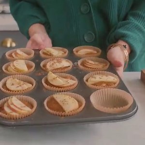 182K views · 257 reactions | Fluffy, sweet, warm and just so delicious - banana and apple spelt muffins  These beauties are SO easy, they’re pretty fool-proof and only take about five mins to prep. They’re one of my absolute fave recipes from The Plant-Based Cookbook (breakfast chapter p.47)❤️ The video for them with all the details just went onto our YouTube channel The Cookbook: https://amzn.to/2CYrFM4 Video: https://youtu.be/QJ6m55Iy8oY | Deliciously Ella | Facebook