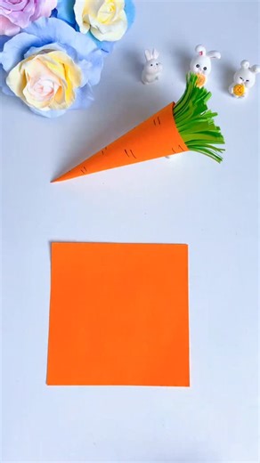 Here's a tutorial for making a paper roll carrot ceiling for kindergarten! #origami #howto #papercraft #art | People Crafts