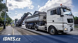 V Říčanech začala rekonstrukce hlavního tahu. Úplně se nám vyhněte, radí město - iDNES.cz