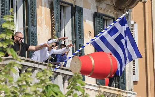 Μεγάλο Σάββατο – Πρώτη Ανάσταση: Από την Κέρκυρα μέχρι τη Χίο «σείστηκαν» οι ναοί ΦΩΤΟ – ΒΙΝΤΕΟ
