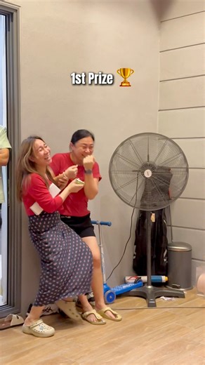 A little lucky draw, a lot of laughter, and plenty of Christmas cheer. Grateful for this team and the moments we share 🎄✨ #OfficeChristmas #ChristmasLuckyDraw #TeamAppreciation #CompanyCulture #WorkFamily #Grateful | Tns Log Services Sdn.Bhd