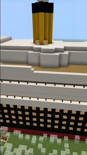 huge Minecraft Titanic...