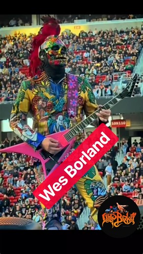 Wes Borland playing the intro of the Metalica song #limpbizkit #onstage