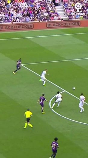 Assist and shine Bright… 🆎™️​ ​Alex Balde is a true j e w e l! ​✨ #LaLigaSantander #LaLigaHighlights #FCBarcelona #BarçaElche | LaLiga