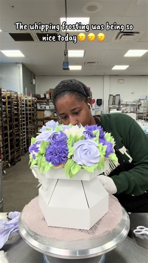 Whipped Frosting Tips for Cupcake Bouquets