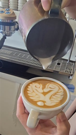 𝄞𝐢⃝'𝐦'ꪜ𝐢𝐩'66 on Instagram: "How to make perfect coffee latte art tutorial unicorn with art #coffee #barista #latte #art #coffeelover"
