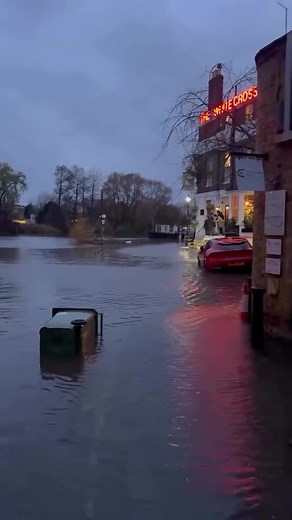 Richmond Pub Flood Situation – Praying for Safety