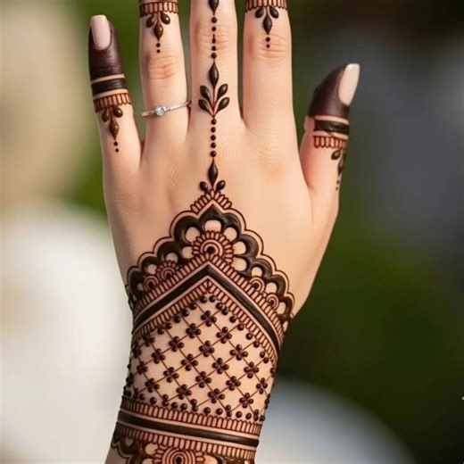 Beautiful mehndi design #hennadesign #artmehndi #art #henna #youtubeshorts #creativehenna