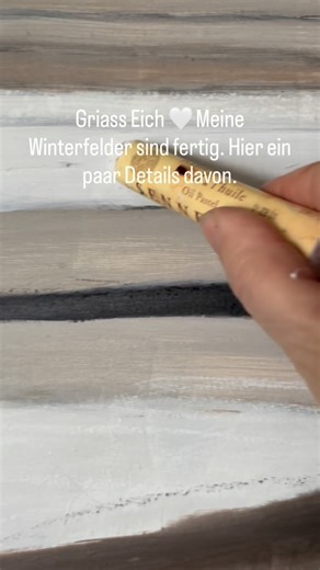 Cornelia Hauch I Moderne Malerei: Landschaften und Portraits on Instagram: "Griaß eich. Meine ersten Winterfelder sind fertig.🤍🤍🤍 Hier ein paar Ausschnitte – Details aus der Nähe. Jetzt noch fotografieren – dann zeig ich sie euch ganz. Bleibt gern da, wenn ihr mehr sehen wollt.🫶 #winterfelder #kunstfürdieseele #zartekunst #detailsinderkunst #leisezutiefst #kunstdieberührt #emotioninfarbe #kunstentstehung #achtsamekunst #feelthroughart #corneliahauch #artforsale #kunst #contemporary #Winter #