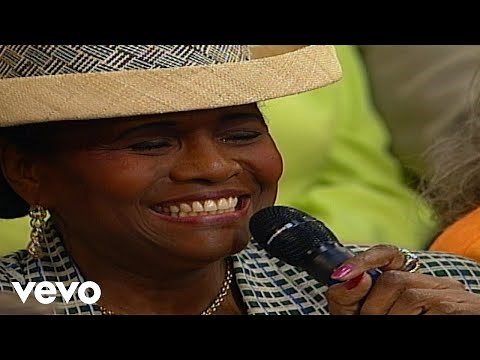 Bill & Gloria Gaither - Only a Look [Live] ft. Lillie Knauls