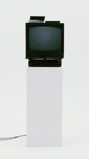 Press play and travel back to the 90s with our Heritage collection, inspired by designs from our archives 📼 The trip awaits you at mango.com. #MangoHeritage | Mango