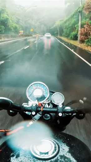 Meteor 350 in the rain