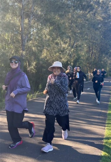 Sydney Muslim Run Club’s new weekly schedule is officially here🤩 If you’ve been missing out throughout Ramadan, now’s the time to get to work, and come join us on a run with Sydney’s most amazing Muslim running community 🥰🤍 Stay tuned for locations, dropping soon! See you at run club🕊️🤍✨ #muslimrunners #runclub #muslimtiktok #community #sydneyrunners