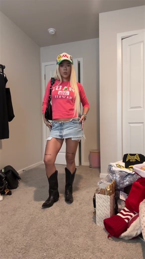 lolll peep my christmas pile for a haul video 😆 #presidenttpinkk #fashiontiktok #cowgirlbootsoutfit #microskirt #vintagefashion