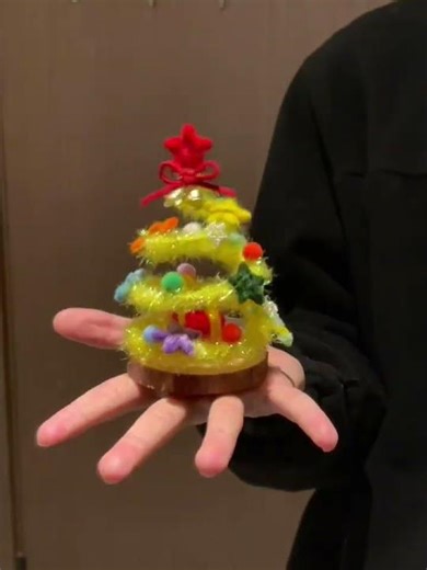 How can I get my good friend to make this Christmas tree for me as a gift? Handmade diy Christma