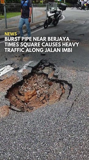 A burst pipe near Berjaya Times Square has caused significant road damage and a messy situation along Jalan Imbi. Emergency repair and replacement works are currently underway, but authorities warn that the process will take several hours to complete. With repairs overlapping with peak hours, traffic is expected to be heavier than usual. Motorists heading into or out of the city centre are advised to plan their journey or use alternative routes to avoid congestion. Follow @saysdotcom for more ne