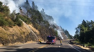 Crews gain control of fire off Highway 99E between Oregon City and Canby