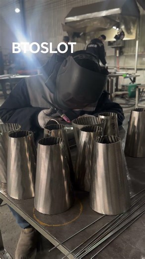 Conical Shape Wedge Wire Screen Filter element is on producing, before Chinese Ew Year delivering